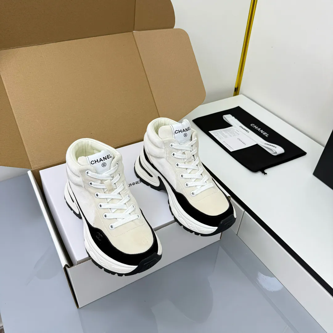 👟👟Ex-factory price 700👟👟 Chanel bread shoes ~ original calfskin panda shoes Chanel 25C latest hot style panda black and white sports shoes casual sneakers Xiaoxiang hot item classic black and white panda color coco girls must pay Fabric: original custom mixed sheepskin lining: original imported breathable mesh lining outsole: Original molded rubber + TPU combination Size: Women's 35-41